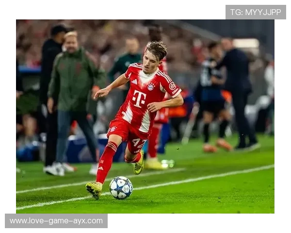 曼城准备与拜仁谈判右后卫，双方互不让步