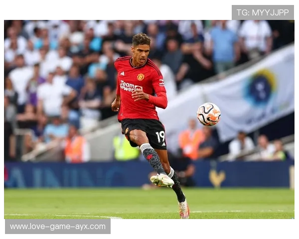 曼联瓦拉内回防速度训练提升，领衔后防新高度