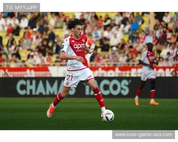 法甲摩纳哥外线突破成功，进攻收获回报