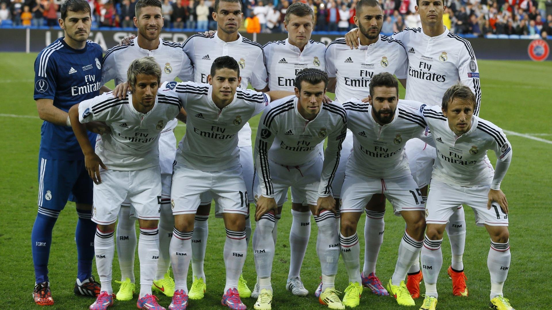 《布克表现出色，带领球队拼搏至最后一刻》，布克打球集锦